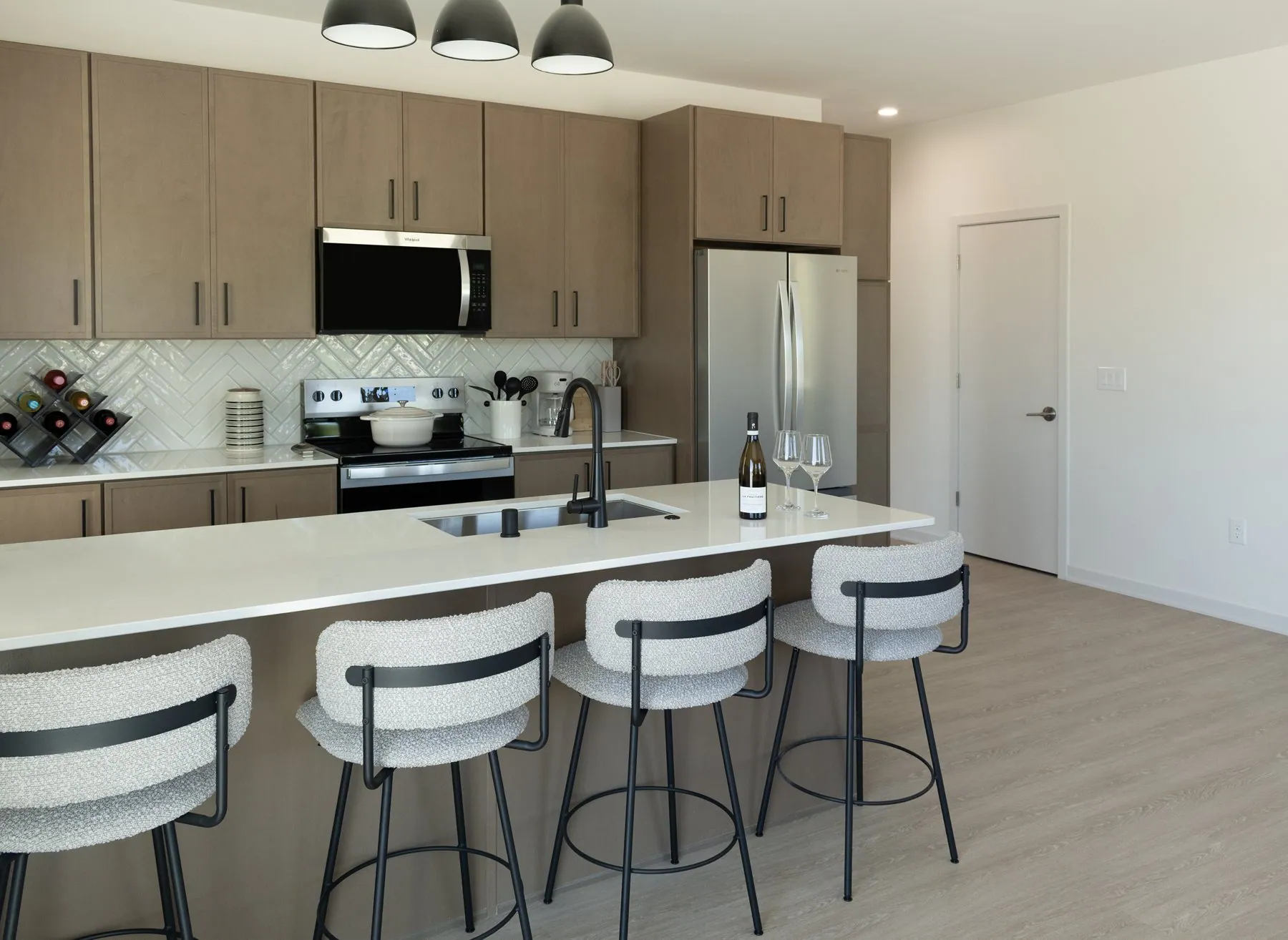 Kitchen with island seating in an Inspire Prairie Springs apartment