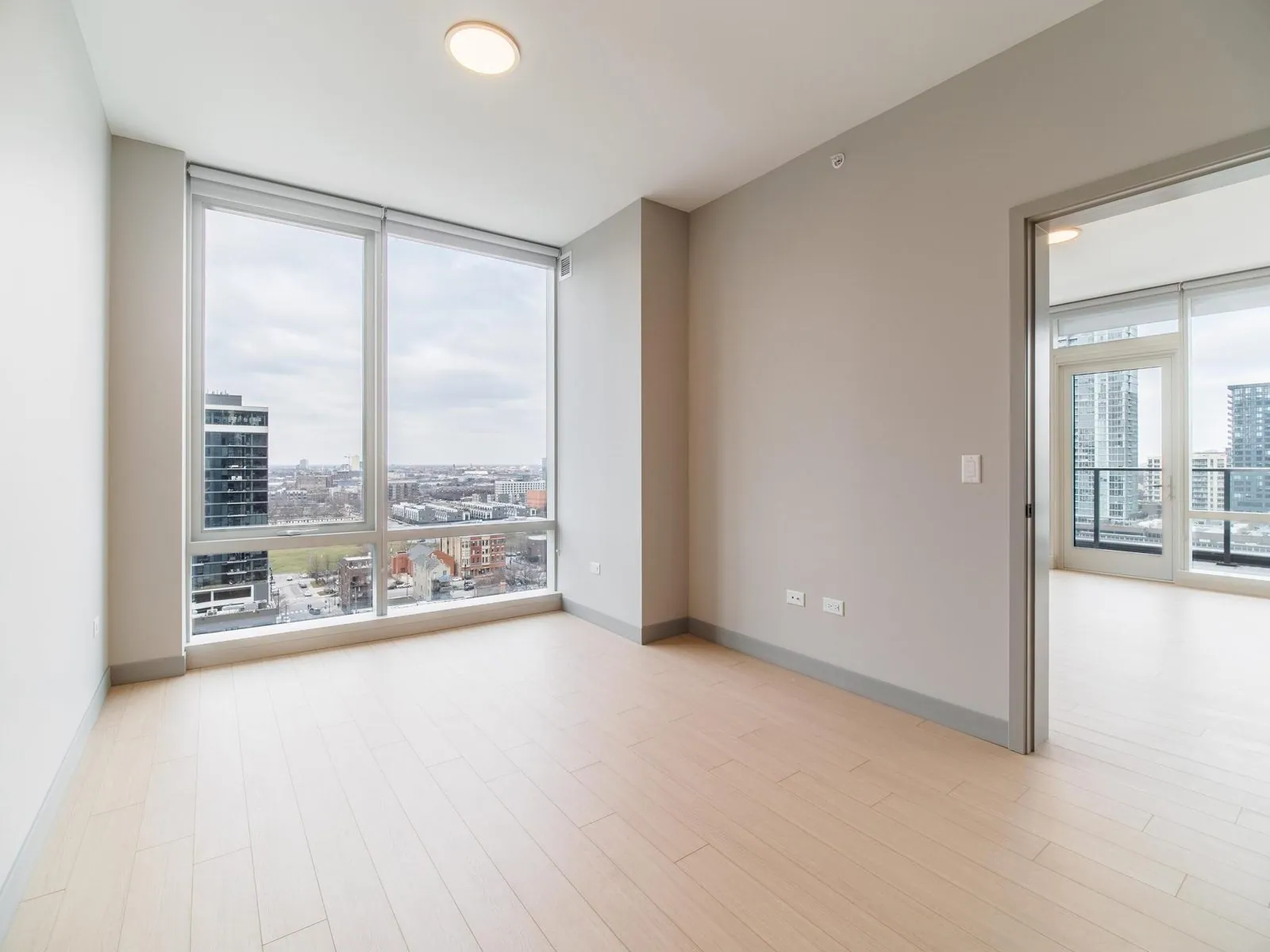 Corner bedroom at 920 N Wells