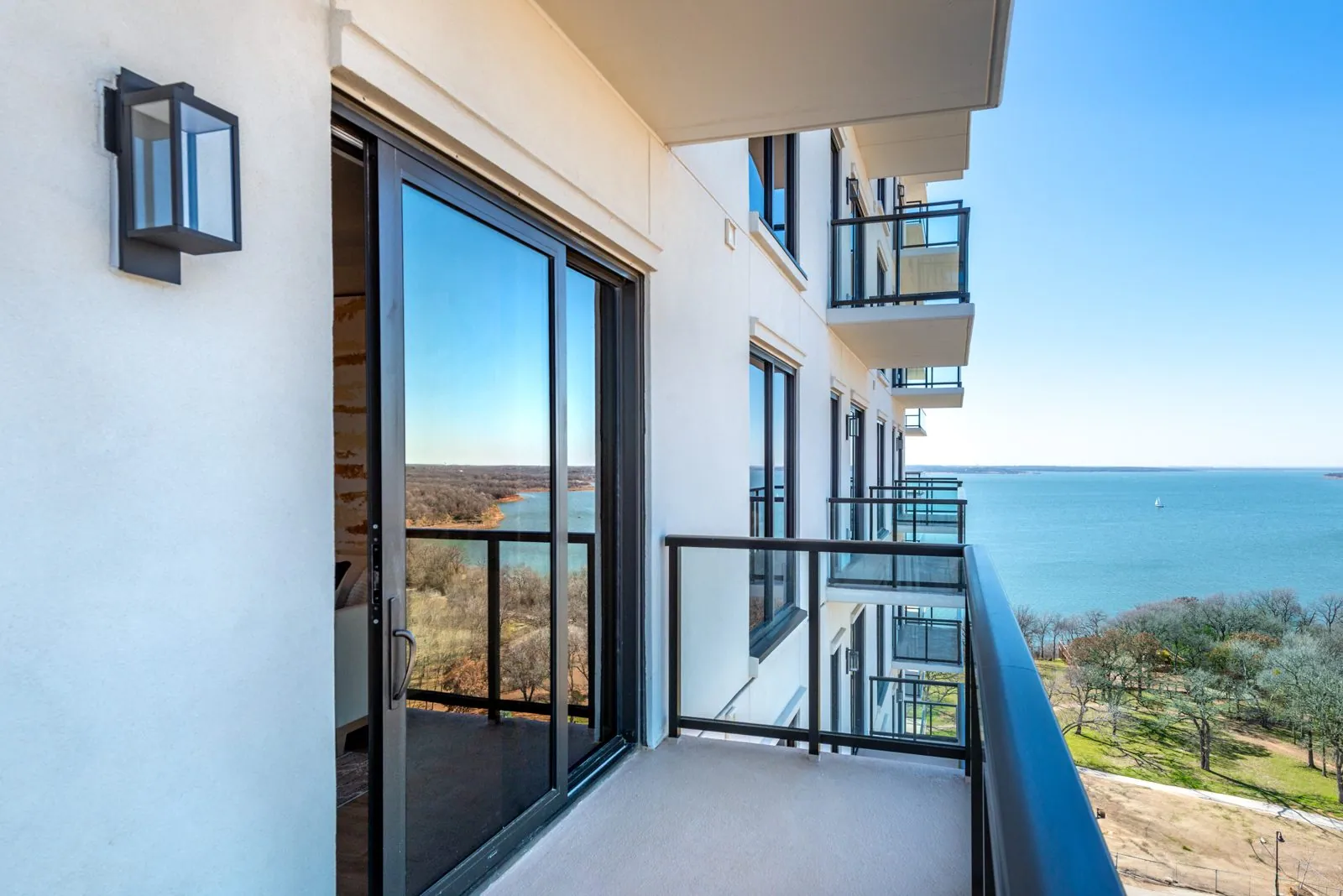 Balcony with a view of the lake